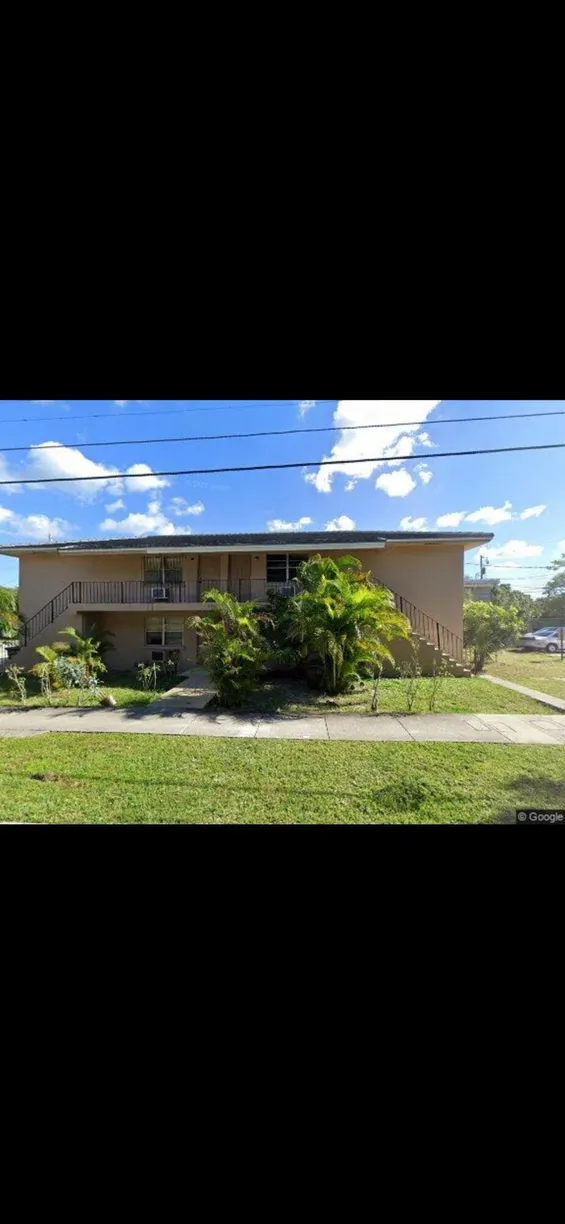 South Florida Real Estate | View 1120 N Sapodilla Avenue, 4 | 2 Beds, 1 Bath