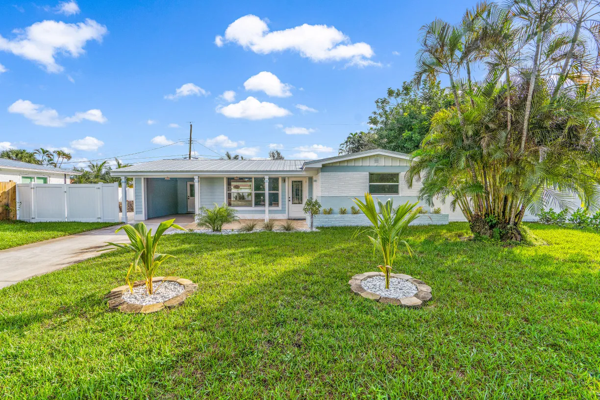 South Florida Real Estate | View 1515 Seabrook Road | 2 Beds, 2 Baths