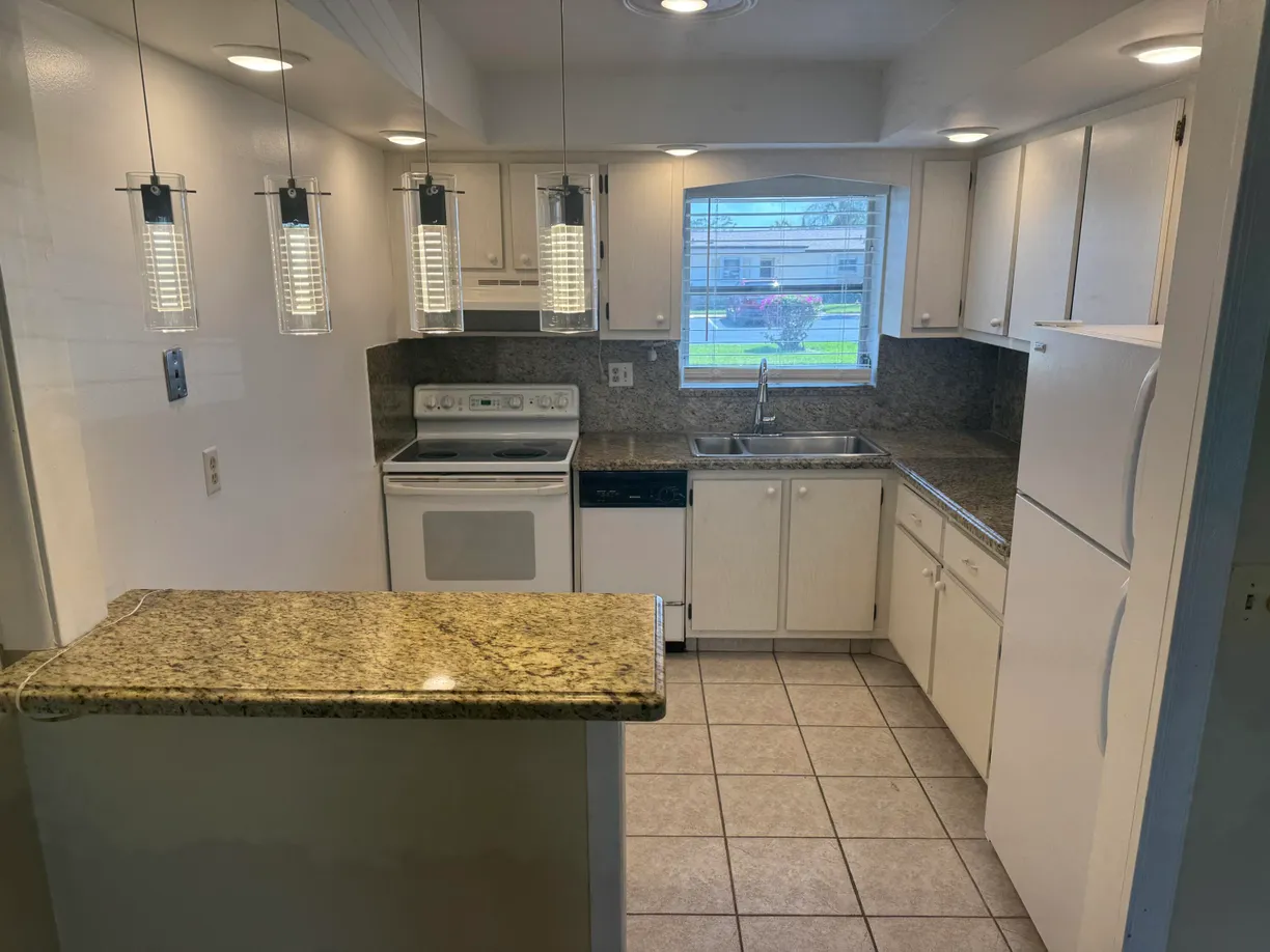 South Florida Real Estate | View 2804 Crosley E Drive, Apt E | Listing