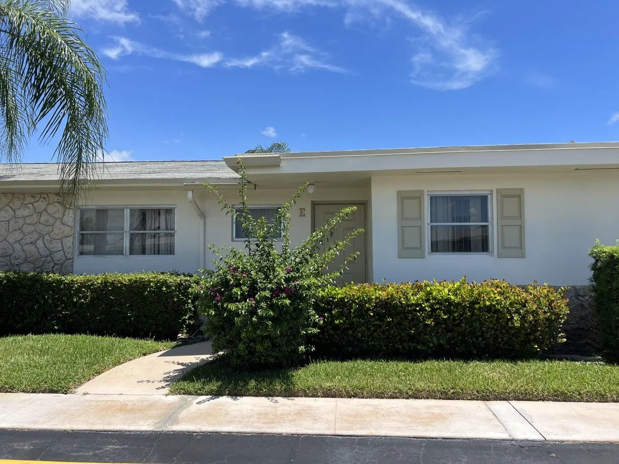 South Florida Real Estate | View 2804 Crosley E Drive, Apt E | 2 Beds, 2 Baths