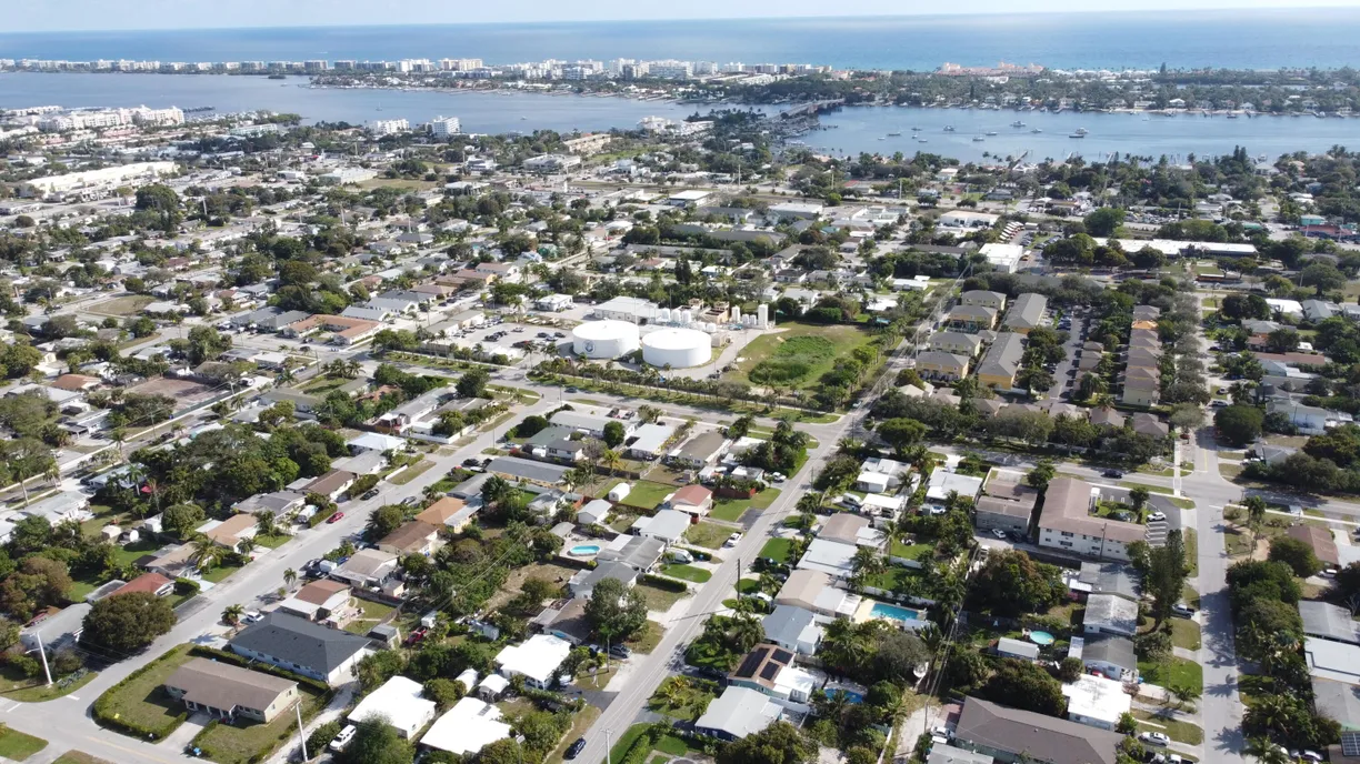 South Florida Real Estate | View 706 W Bloxham Street | Listing