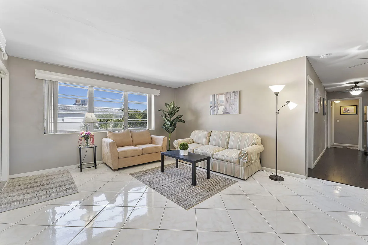 South Florida Real Estate | View 1300 S Broadway, 18 | 2 Beds, 1 Bath