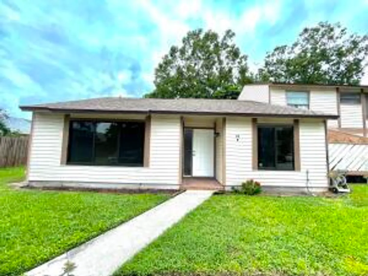 South Florida Real Estate | View 132 Sherwood Circle, 15d | 2 Beds, 2 Baths