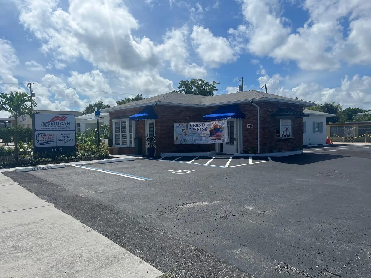 South Florida Real Estate | View 1315 N Dixie Highway | Listing