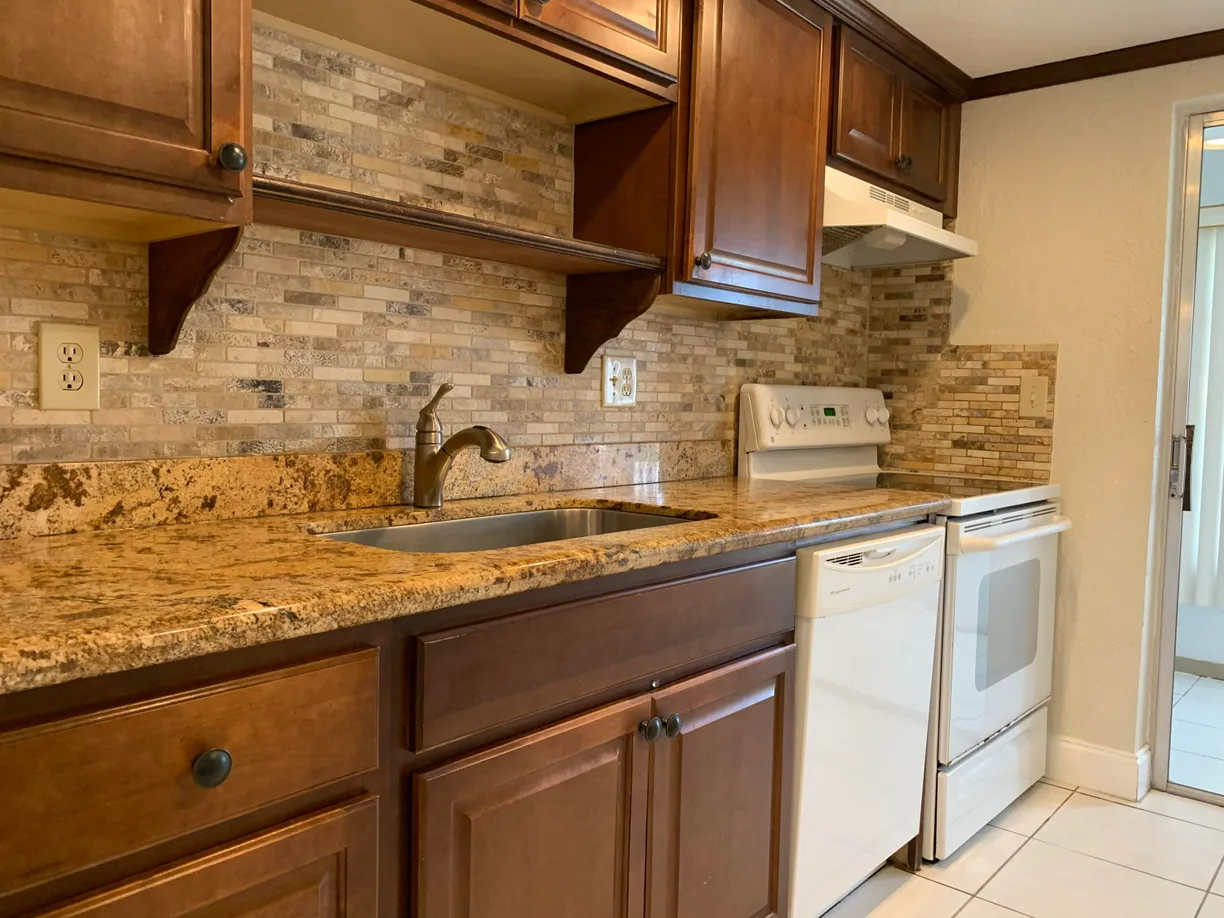 South Florida Real Estate | View 20 Abbey Lane, 105 | 1 Bed, 1 Bath