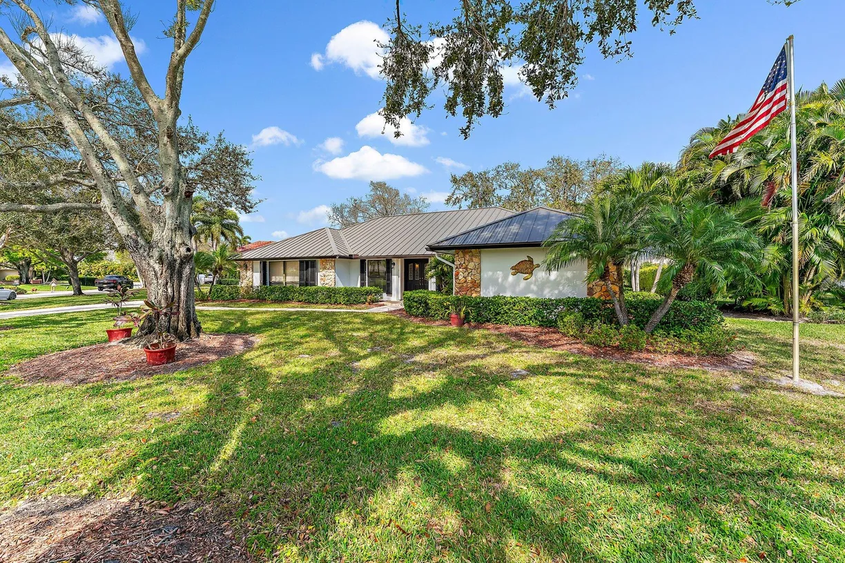 South Florida Real Estate | View 59 SE Turtle Creek Drive | 3 Beds, 2 Baths