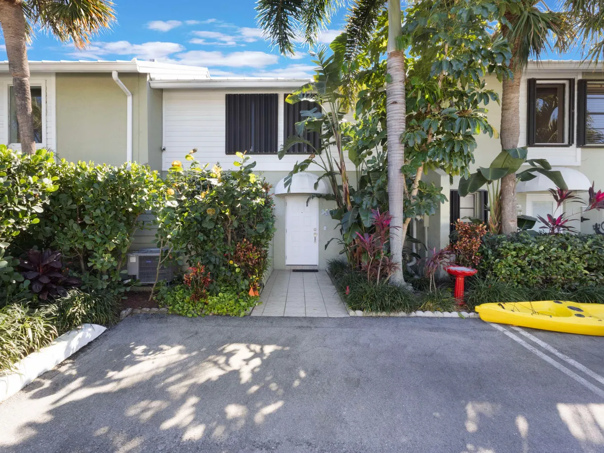 South Florida Real Estate | View 662 Mariners Way | Listing
