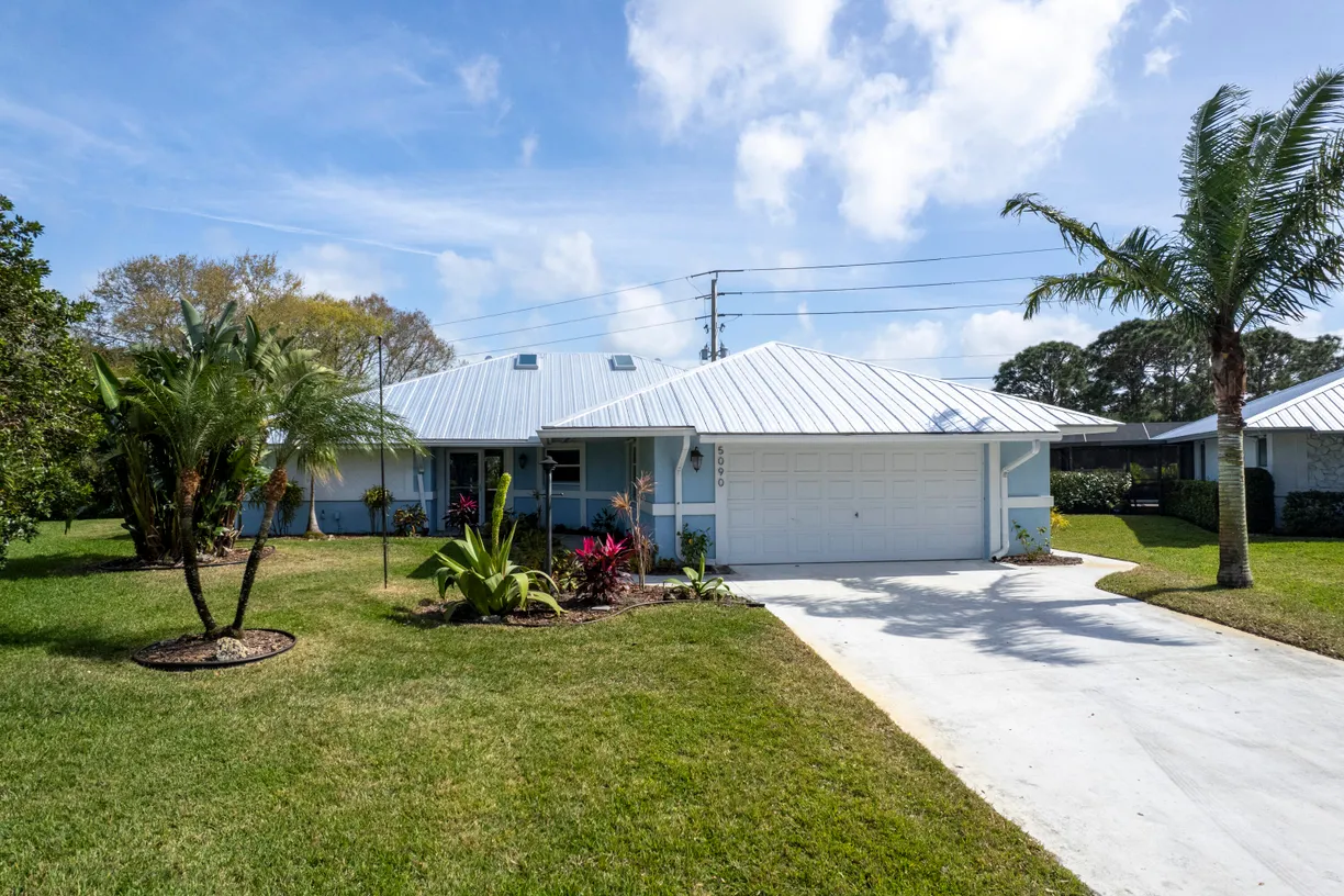 South Florida Real Estate | View 5090 SE Hanson Circle | 3 Beds, 2 Baths