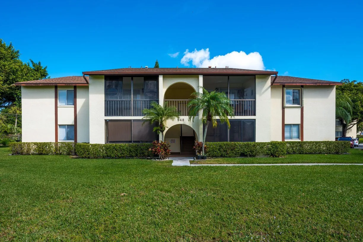 South Florida Real Estate | View 4773 Sable Pine Circle, C2 | 2 Beds, 1 Bath