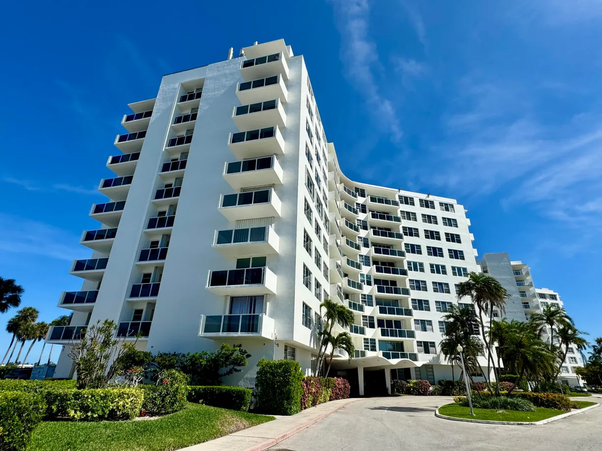 South Florida Real Estate | View 2800 N Flagler Drive, 912 | 1 Bed, 1 Bath