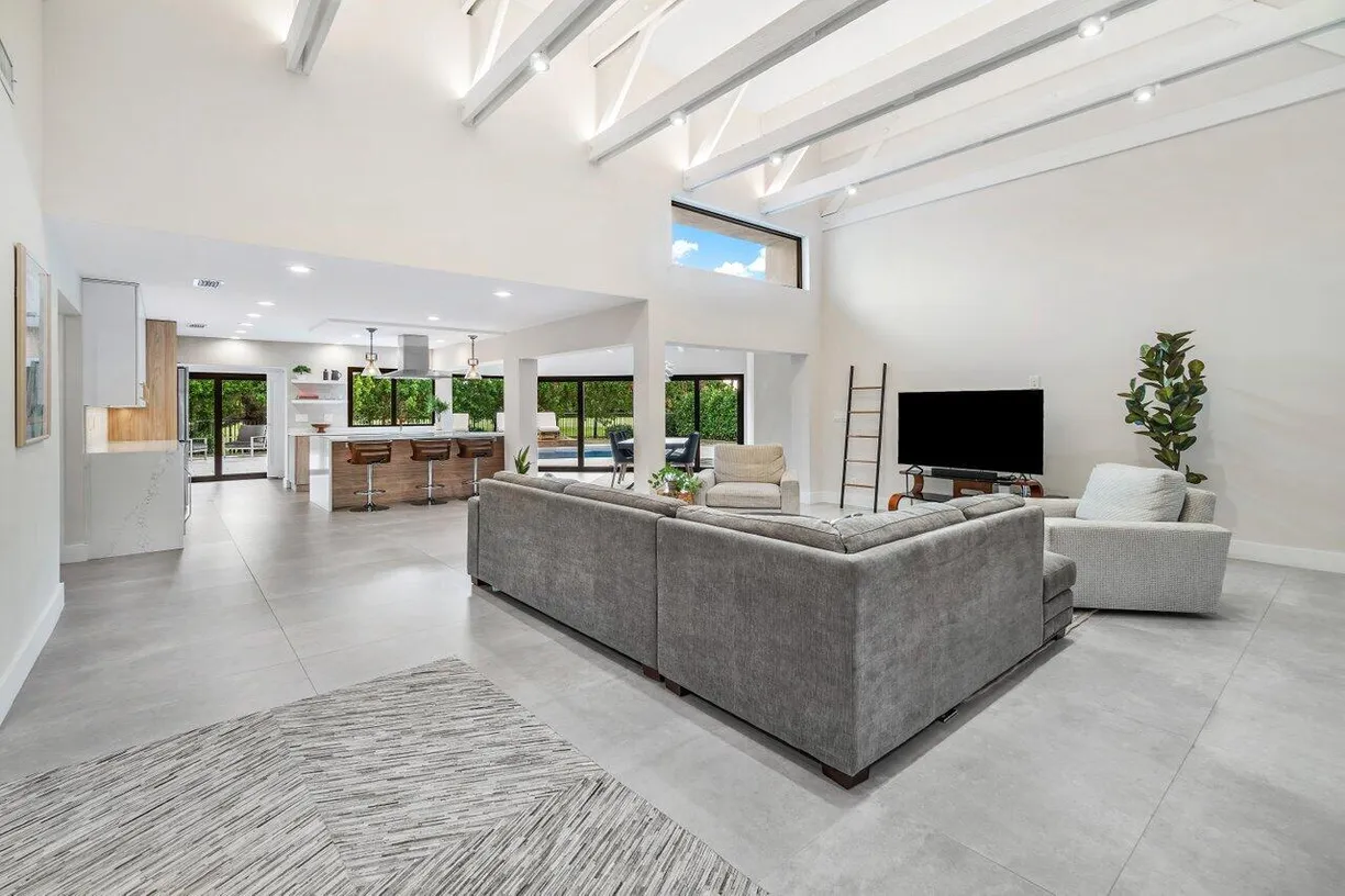 South Florida Real Estate | View 803 Foxpointe Circle | 3 Beds, 3 Baths