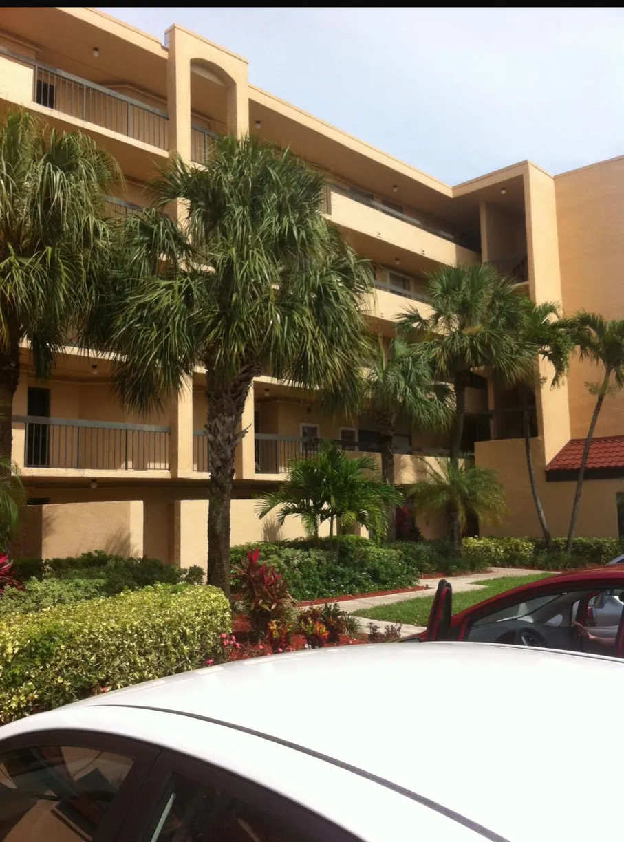South Florida Real Estate | View 2455 Lindell 3201 Boulevard, 3201 | 1 Bed, 1 Bath