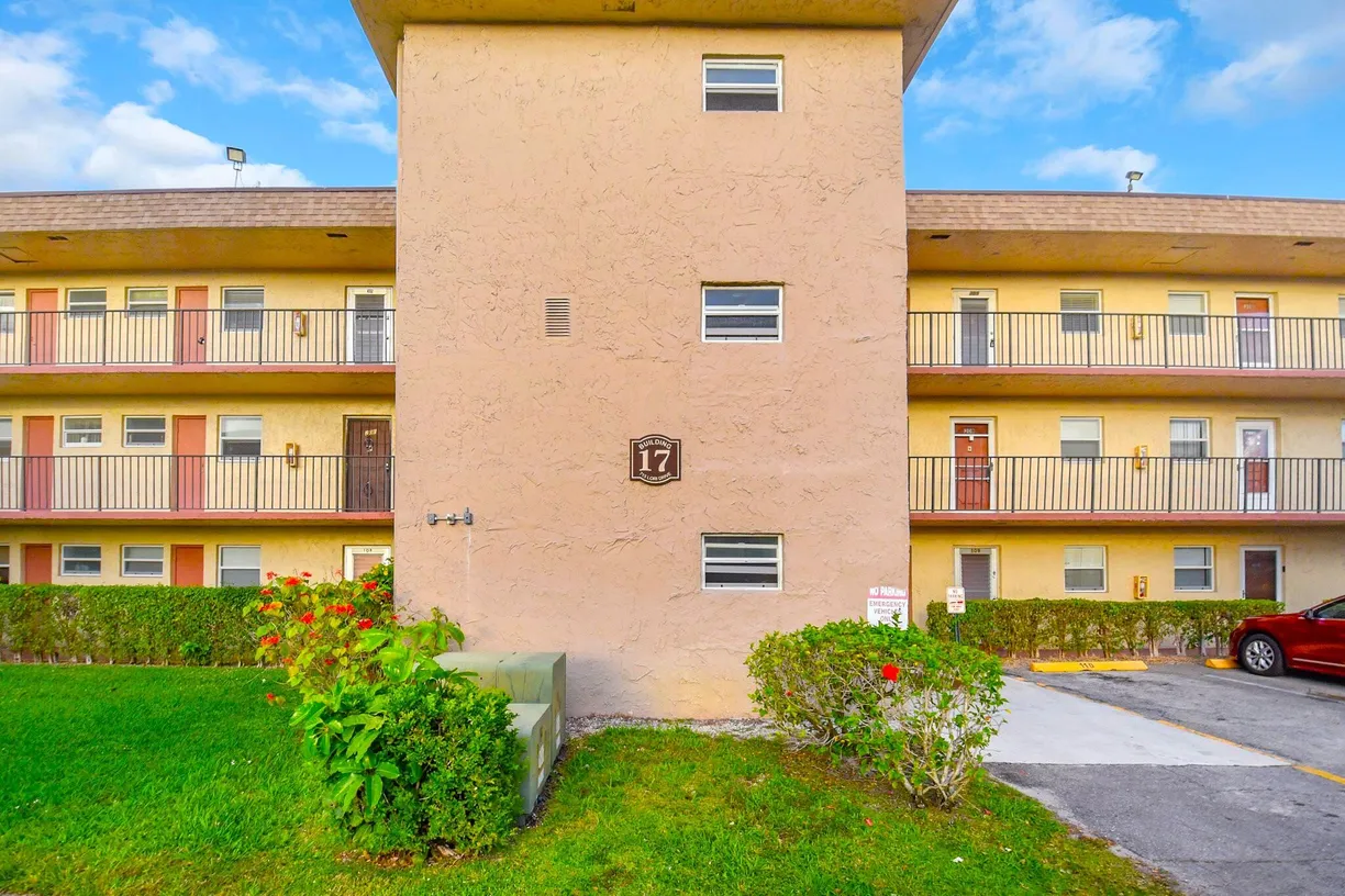 South Florida Real Estate | View 715 Lori Drive, 307 | 2 Beds, 2 Baths