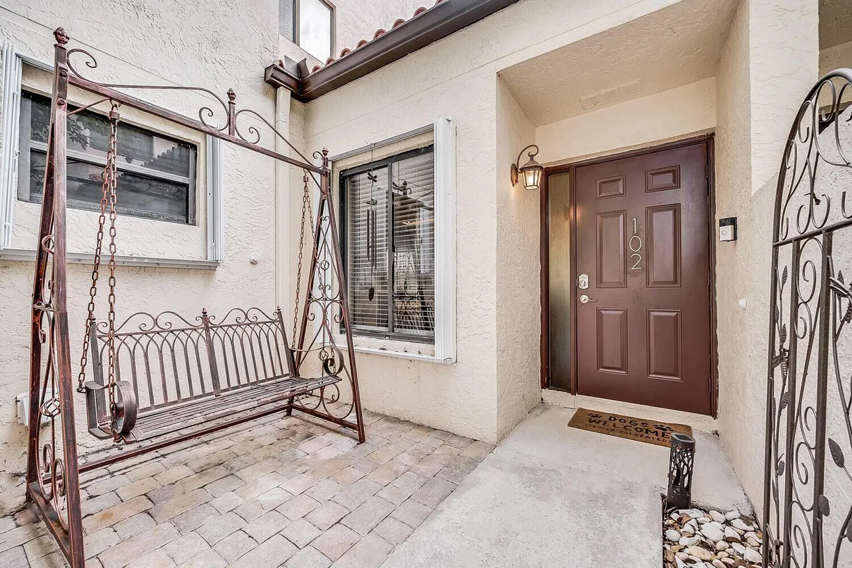 South Florida Real Estate | View 15 S Via De Casas Sur, 102 | 2 Beds, 2 Baths