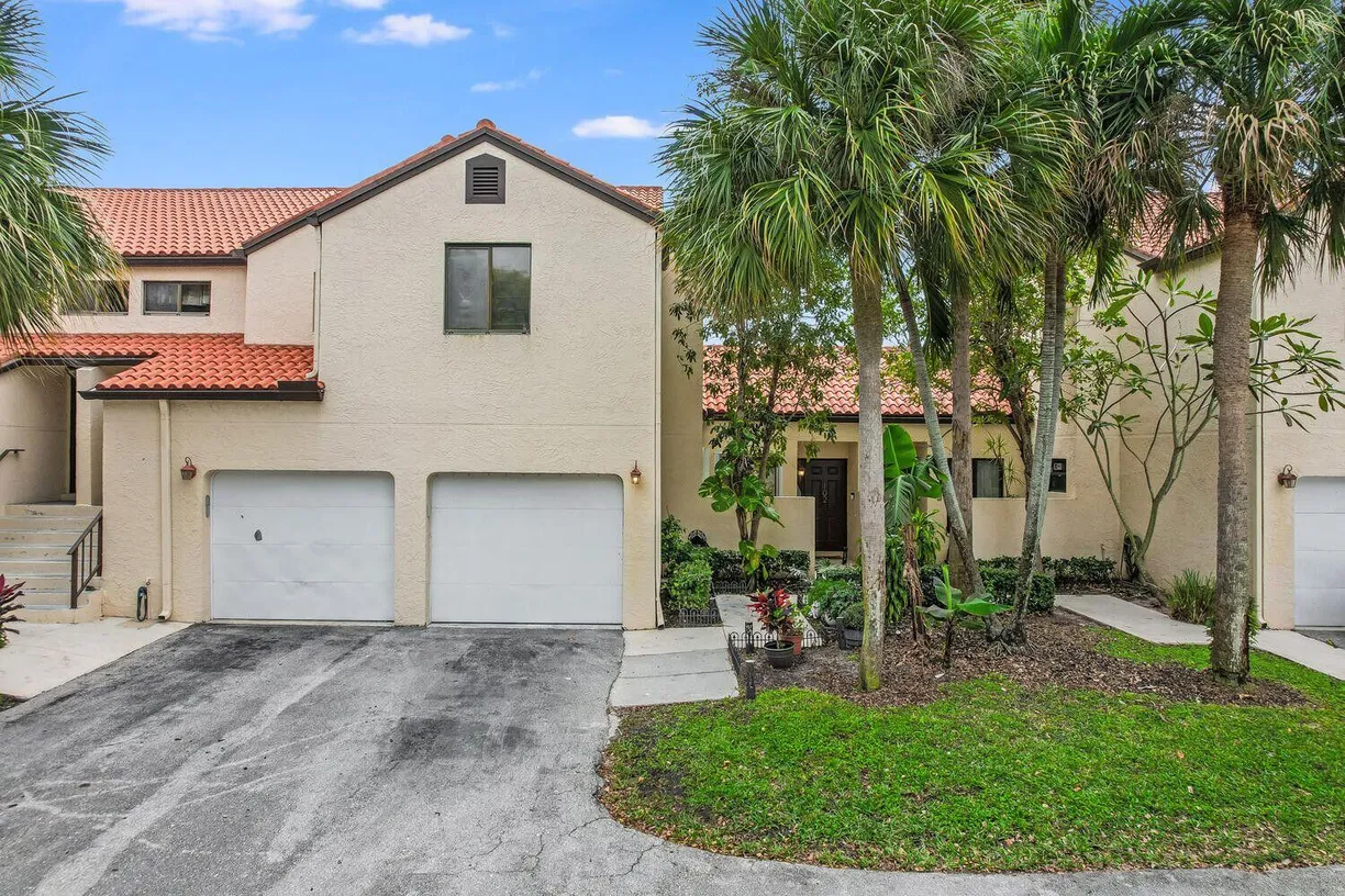 South Florida Real Estate | View 15 S Via De Casas Sur, 102 | Listing