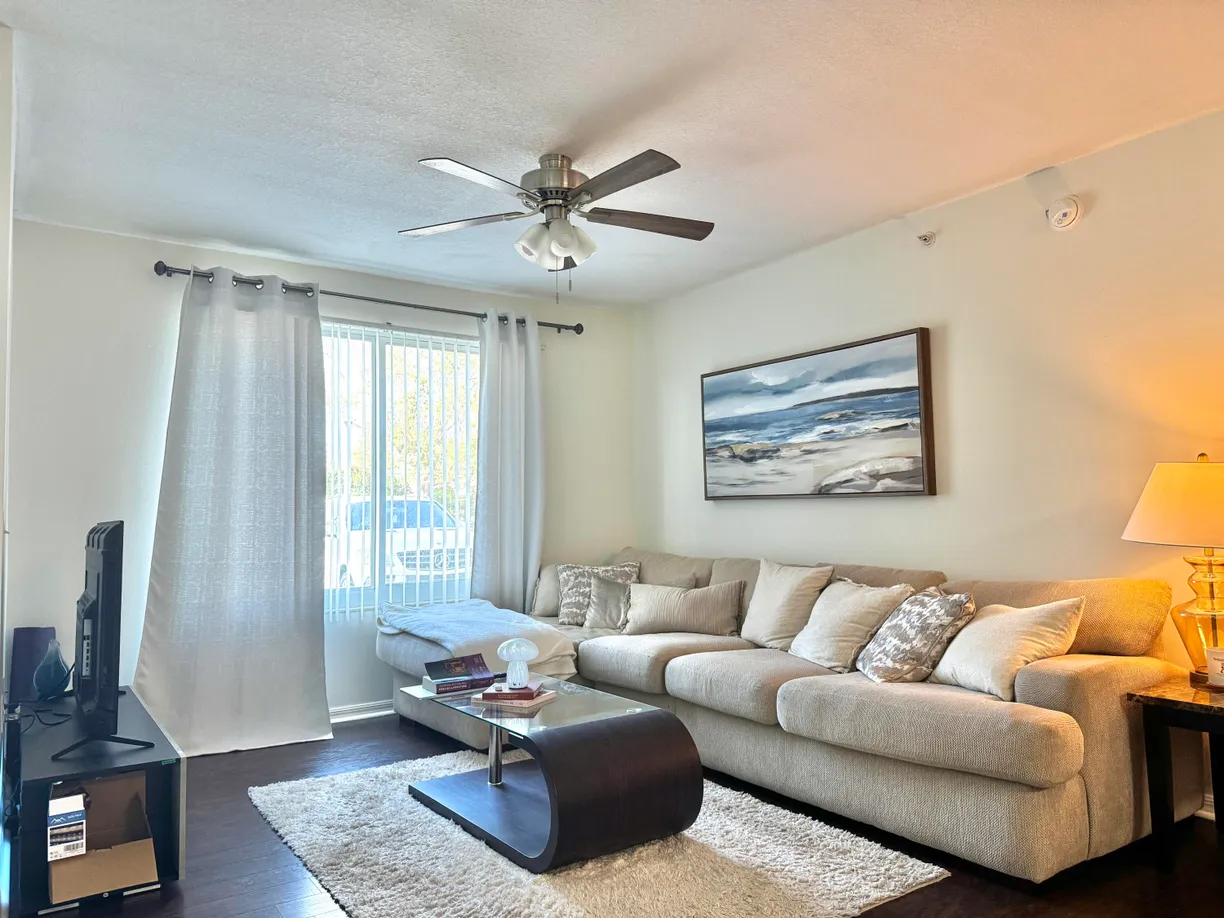South Florida Real Estate | View 407 Villa Circle Circle, 407 | 3 Beds, 2 Baths