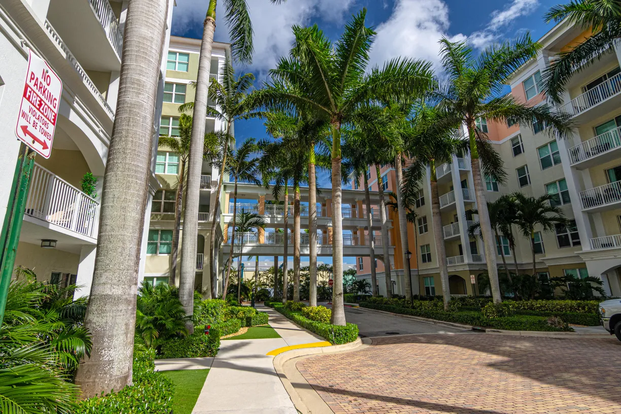 South Florida Real Estate | View 804 E Windward Way, 121 | Listing