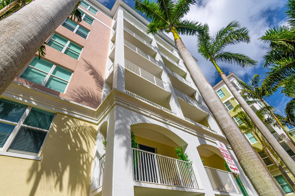 South Florida Real Estate | View 804 E Windward Way, 121 | Listing