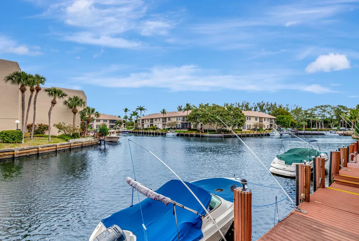 South Florida Real Estate | View 6 Royal Palm Way, 204 | 1 Bed, 1 Bath