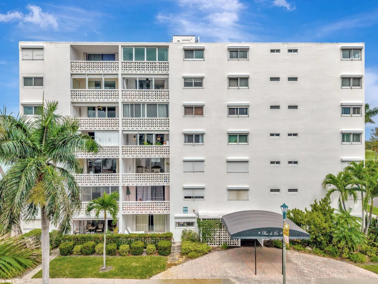 South Florida Real Estate | View 1 N Golfview Road, 305 | 2 Beds, 2 Baths