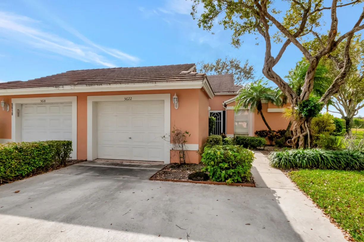 South Florida Real Estate | View 5622 Royal Lake Circle | 3 Beds, 2 Baths