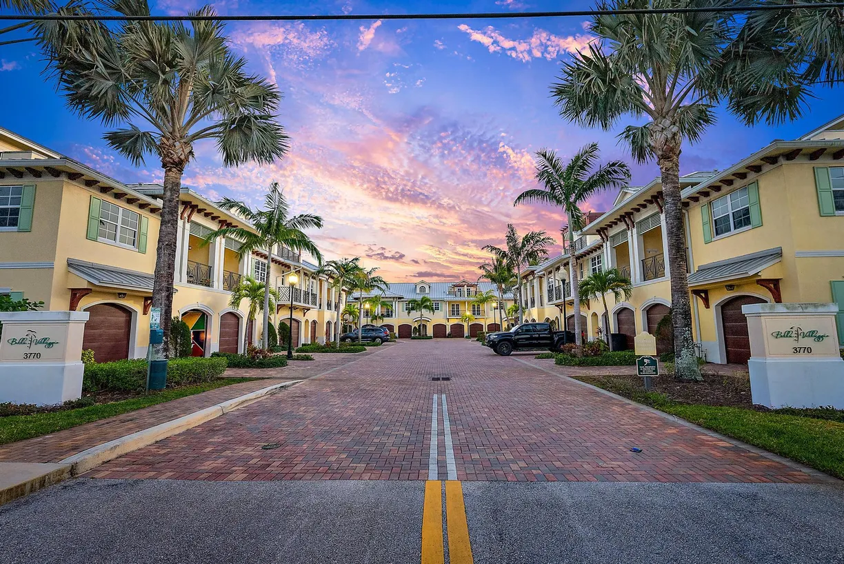 South Florida Real Estate | View 3770 County Line Road, C6 | 3 Beds, 2 Baths