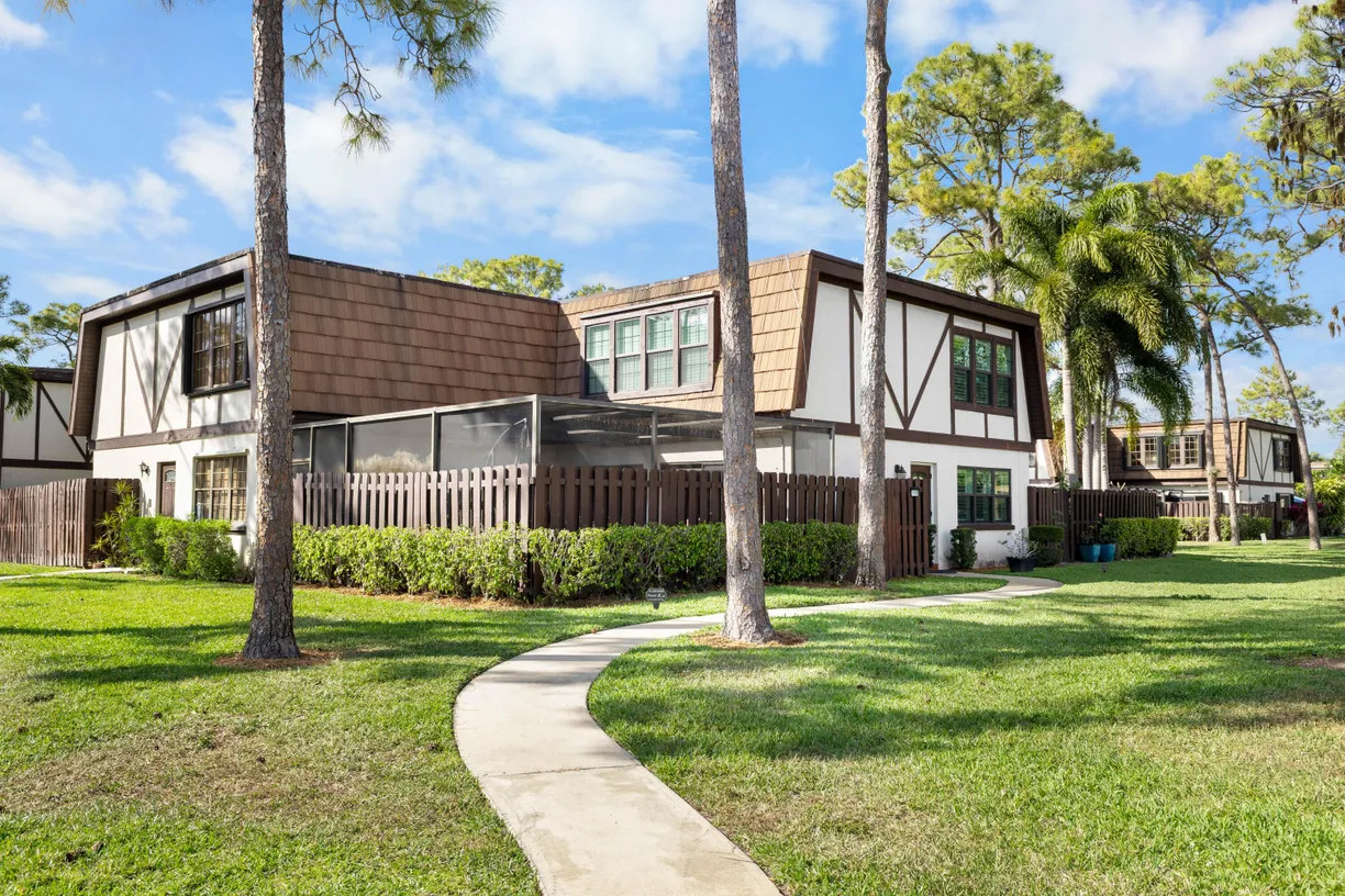 South Florida Real Estate | View 109 Weybridge Circle, B | 3 Beds, 2 Baths