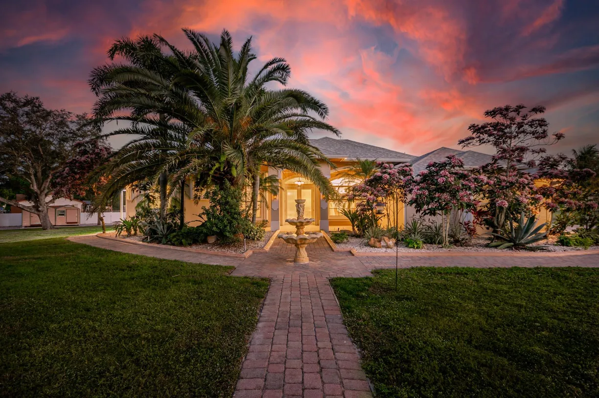 South Florida Real Estate | View 7260 Grapeview Boulevard | 5 Beds, 4 Baths