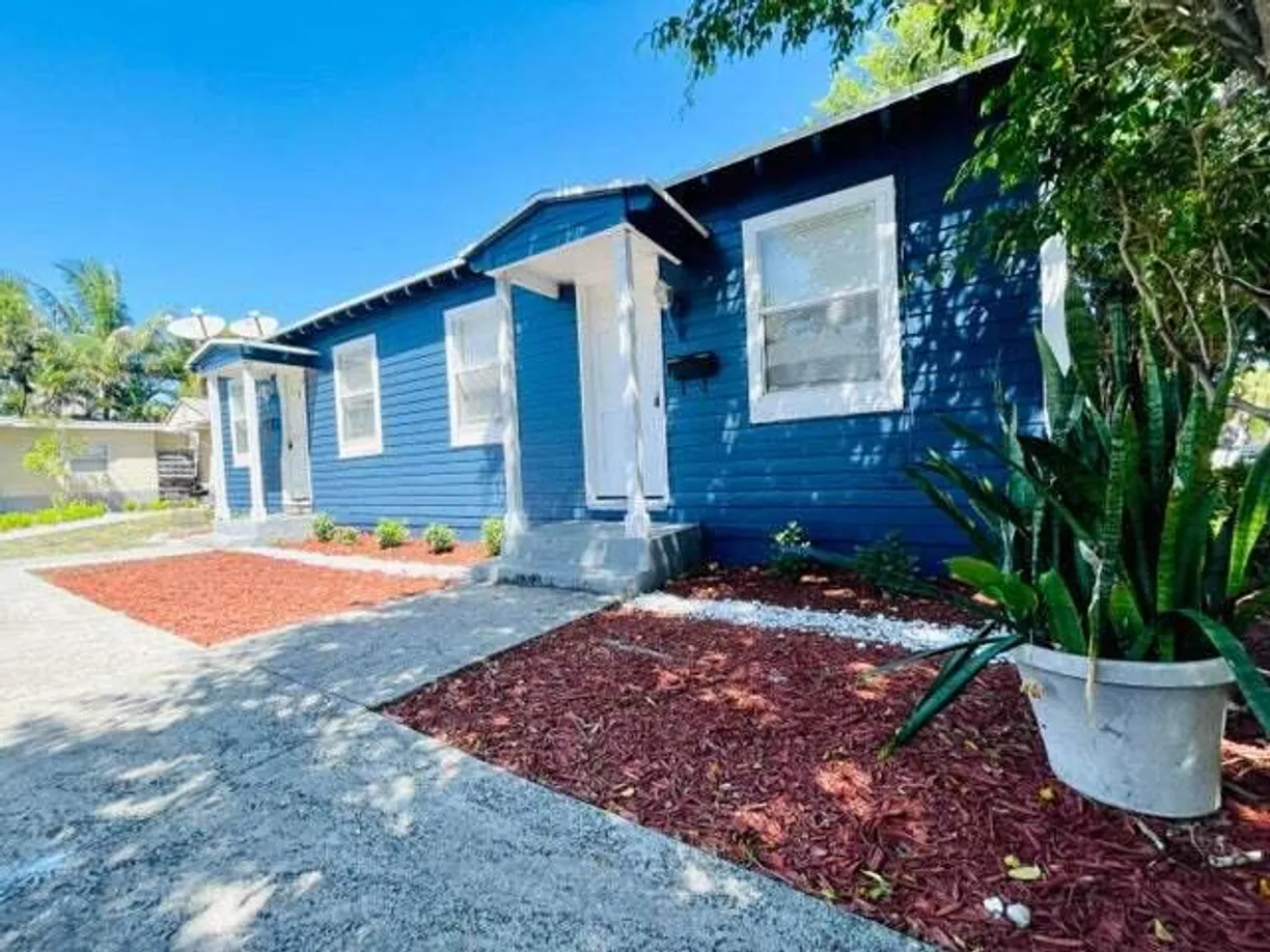 South Florida Real Estate | View 517 Kanuga Drive, 2 | 1 Bed, 1 Bath
