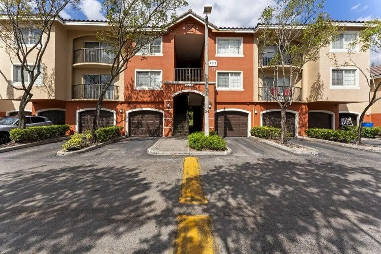 South Florida Real Estate | View 4171 N Haverhill Road, 1010 | 3 Beds, 2 Baths
