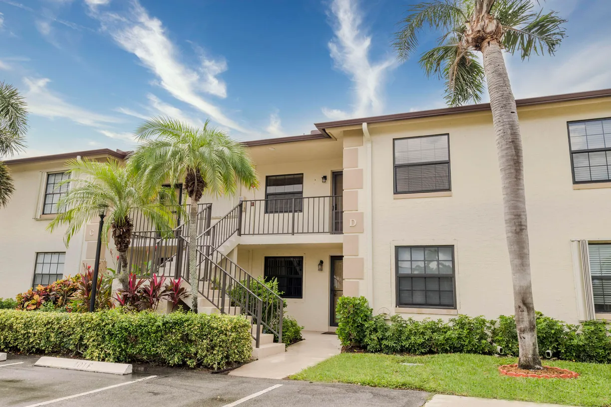 South Florida Real Estate | View 402 Pinecrest Circle, D | 2 Beds, 2 Baths