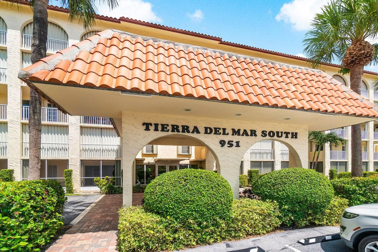 South Florida Real Estate | View 951 De Soto Road, 228 | 2 Beds, 2 Baths