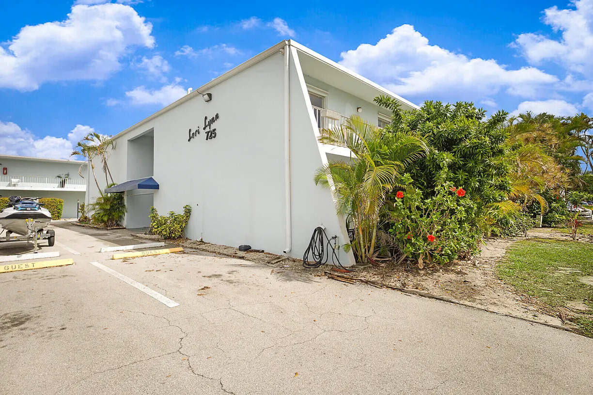 South Florida Real Estate | View 725 Hummingbird Way, 106 | Listing