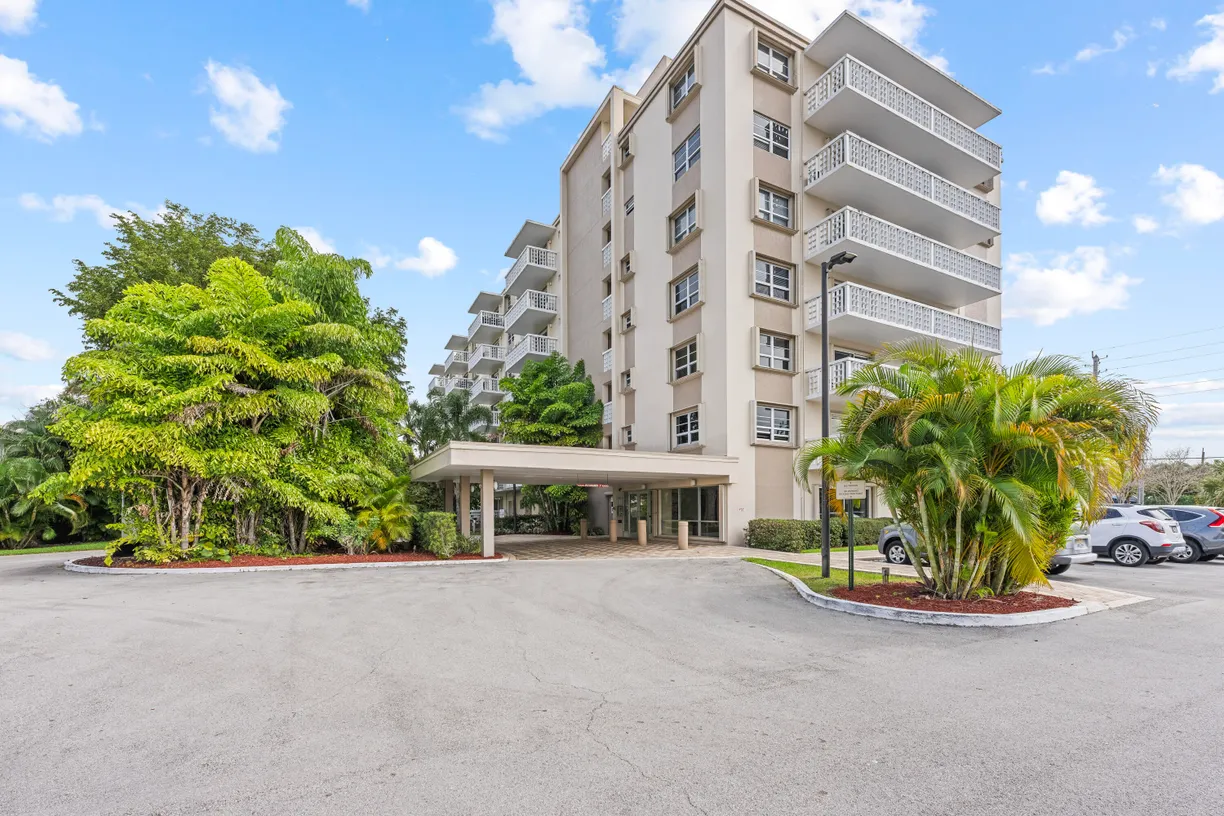 South Florida Real Estate | View 1831 NE 38th Street, 410 | 1 Bed, 1 Bath