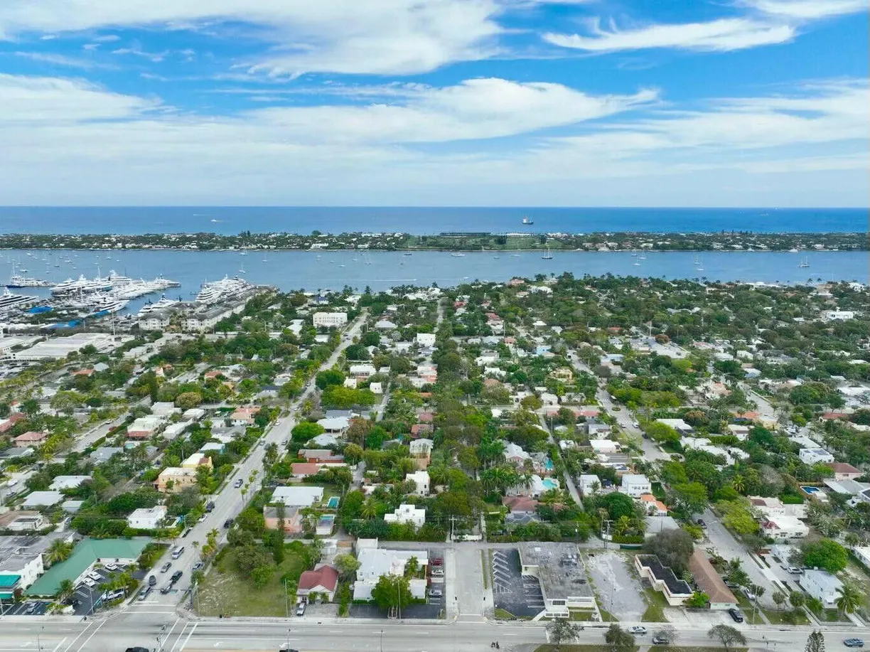 South Florida Real Estate | View 3608 Broadway Avenue | Listing