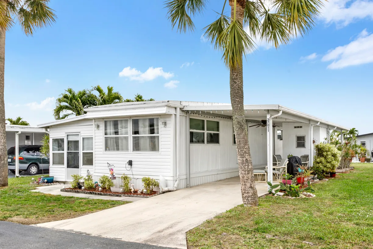 South Florida Real Estate | View 37011 Exuma Bay | 2 Beds, 1 Bath