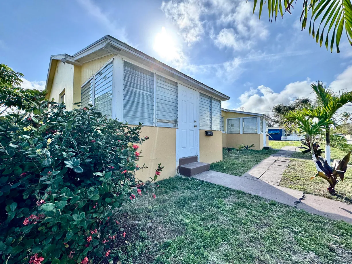 South Florida Real Estate | View 501 N 7th Avenue, 1 | 2 Beds, 1 Bath