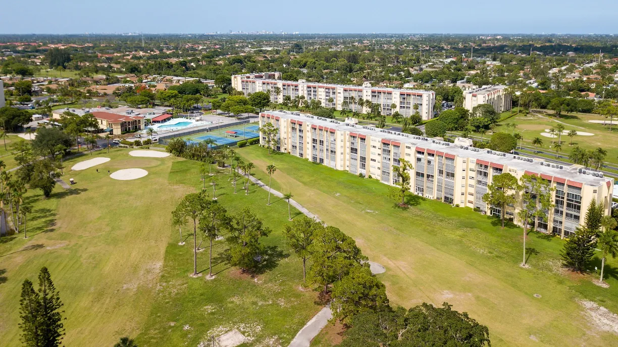 South Florida Real Estate | View 3661 Via Poinciana, 509 | 1 Bed, 1 Bath