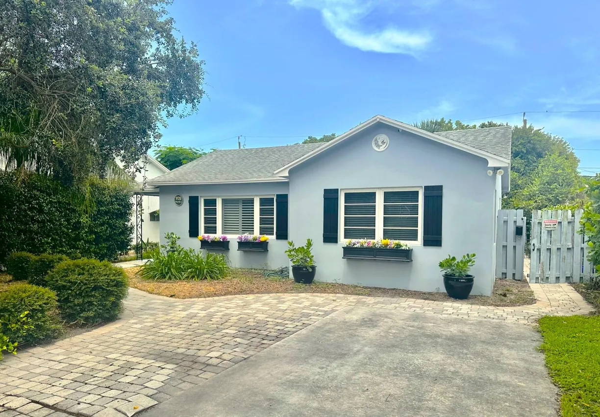 South Florida Real Estate | View 920 N L Street, 1 | 2 Beds, 1 Bath