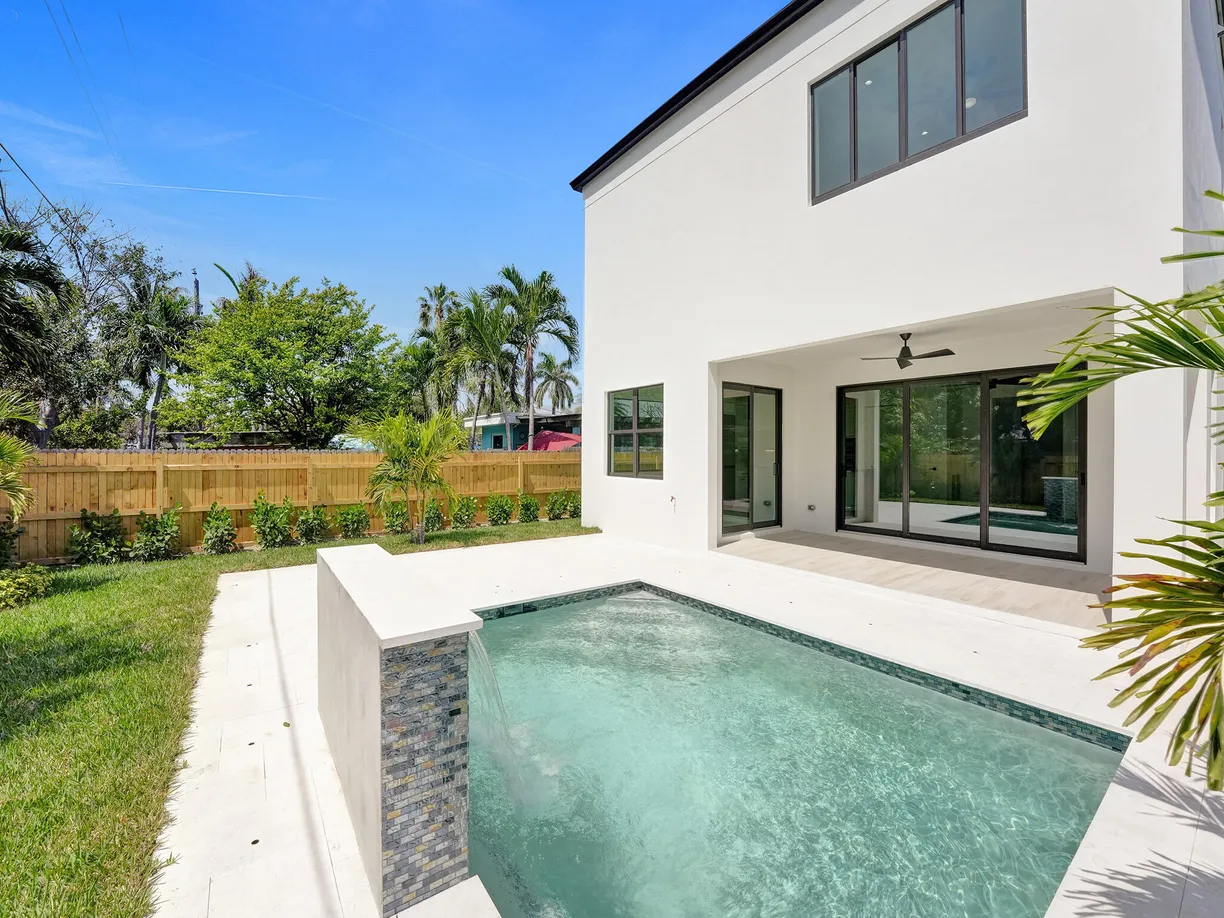 South Florida Real Estate | View 130 E Hart Street | Listing