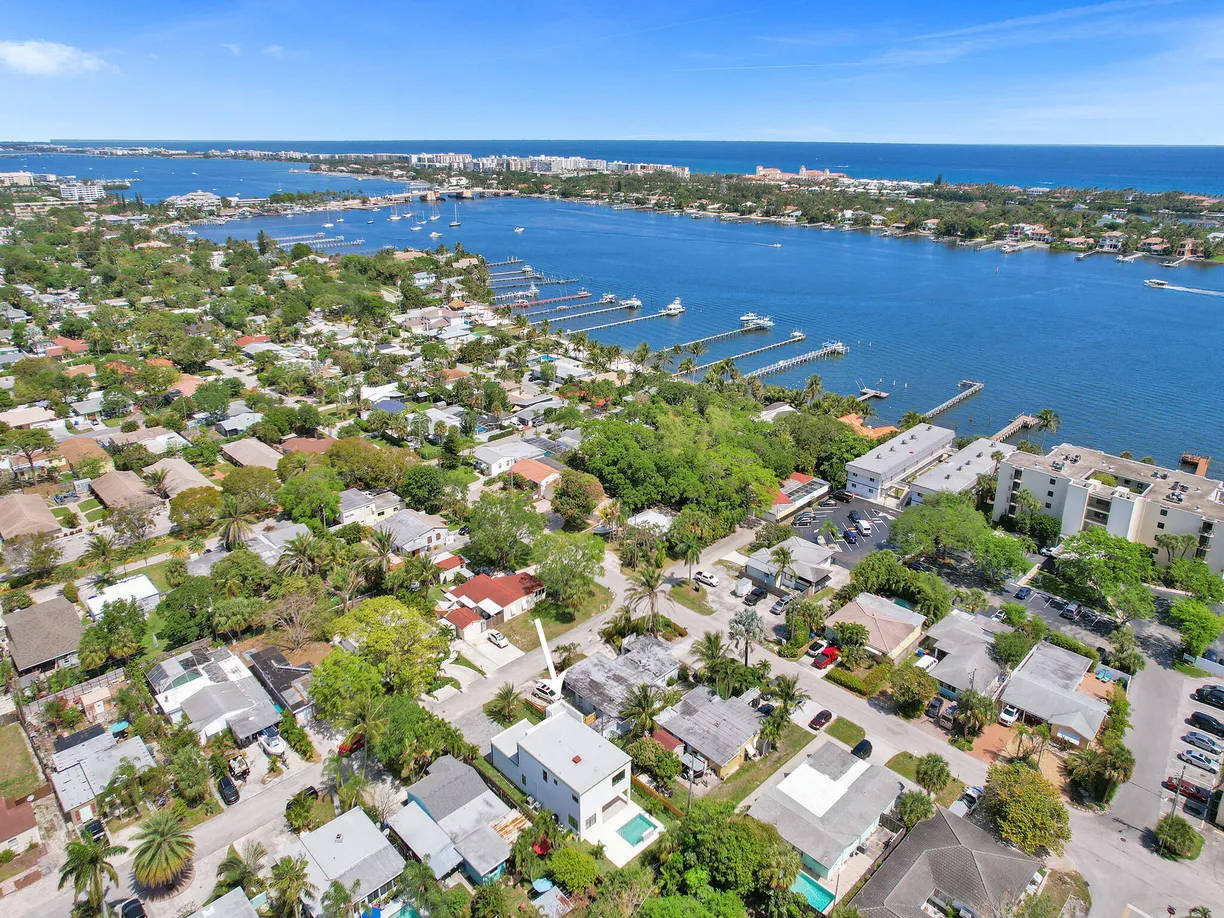 South Florida Real Estate | View 130 E Hart Street | Listing