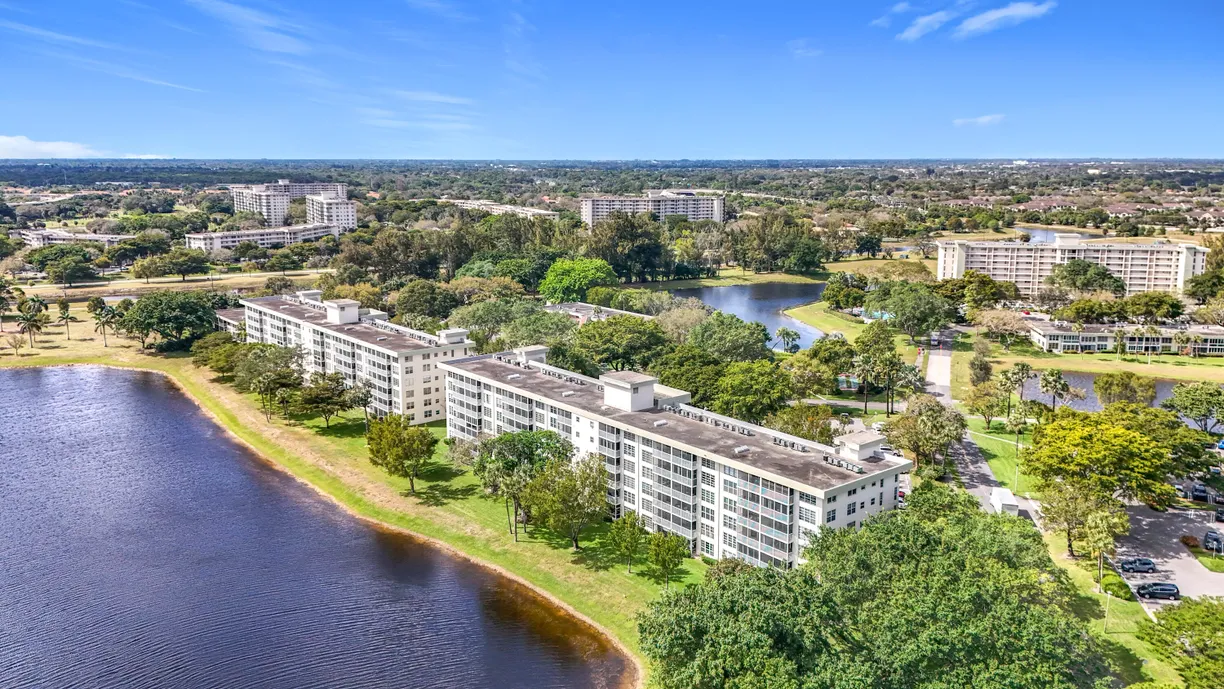 South Florida Real Estate | View 3100 N Course Lane, 204 | 2 Beds, 2 Baths