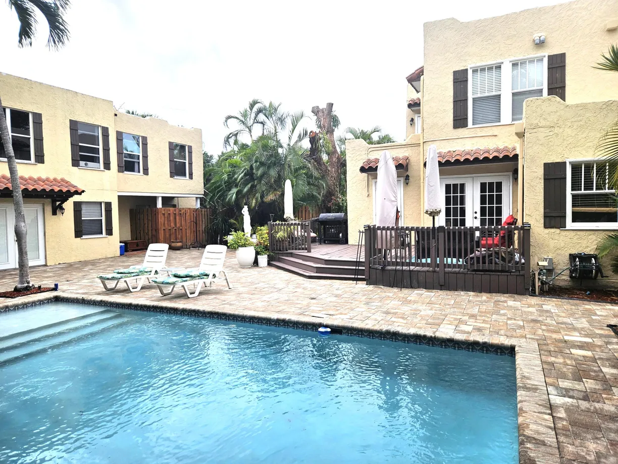 South Florida Real Estate | View 206 Edgewood Drive | 7 Beds, 5 Baths
