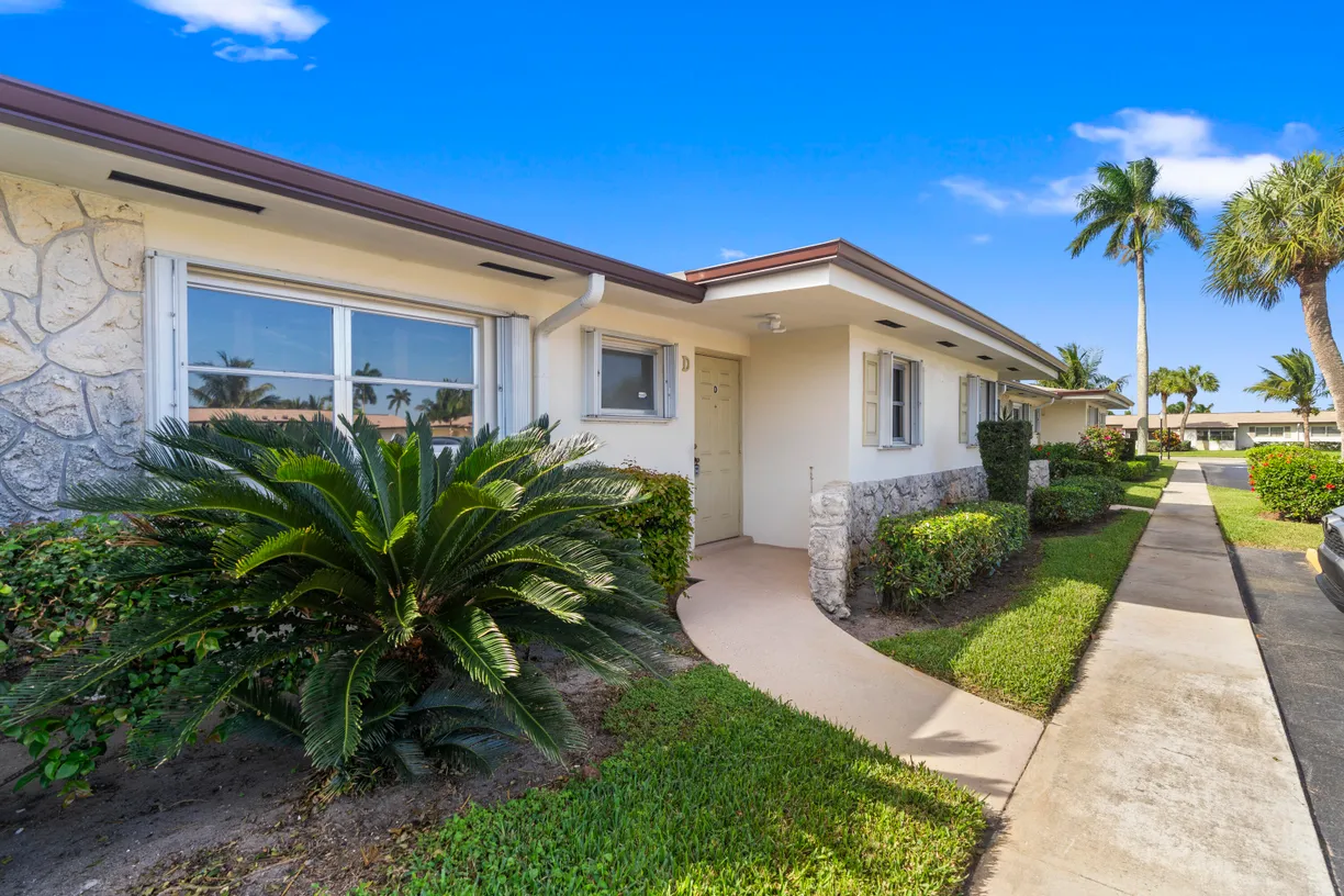 South Florida Real Estate | View 2894 Crosley Drive, #D | 2 Beds, 1 Bath
