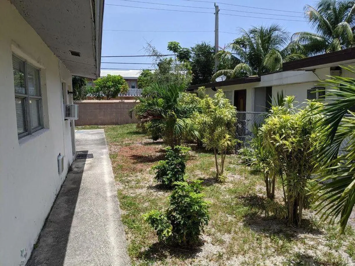 South Florida Real Estate | View 289 NE 15th Terrace, 4 | 1 Bath