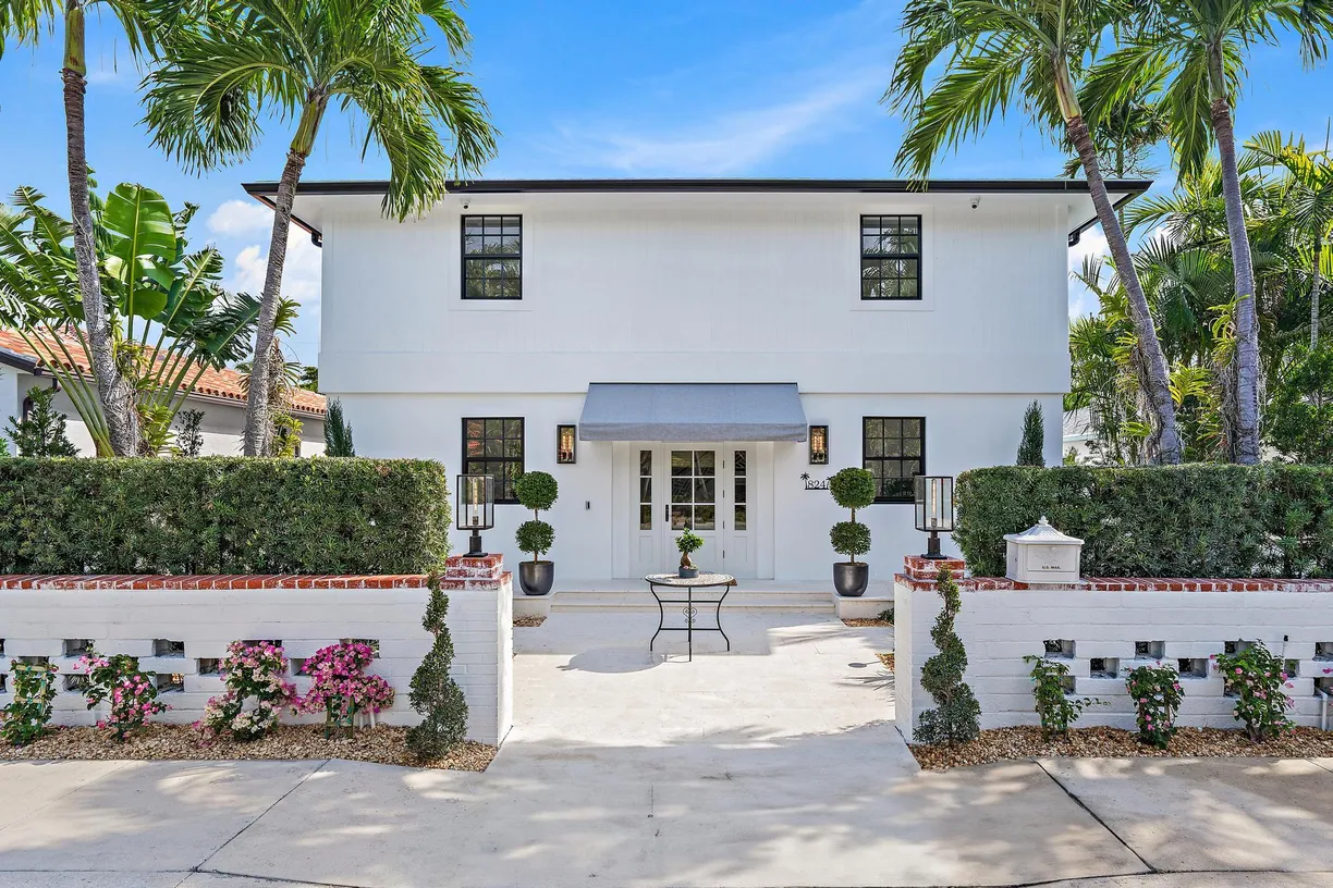 South Florida Real Estate | View 824 N Lakeside Drive | 5 Beds, 5 Baths