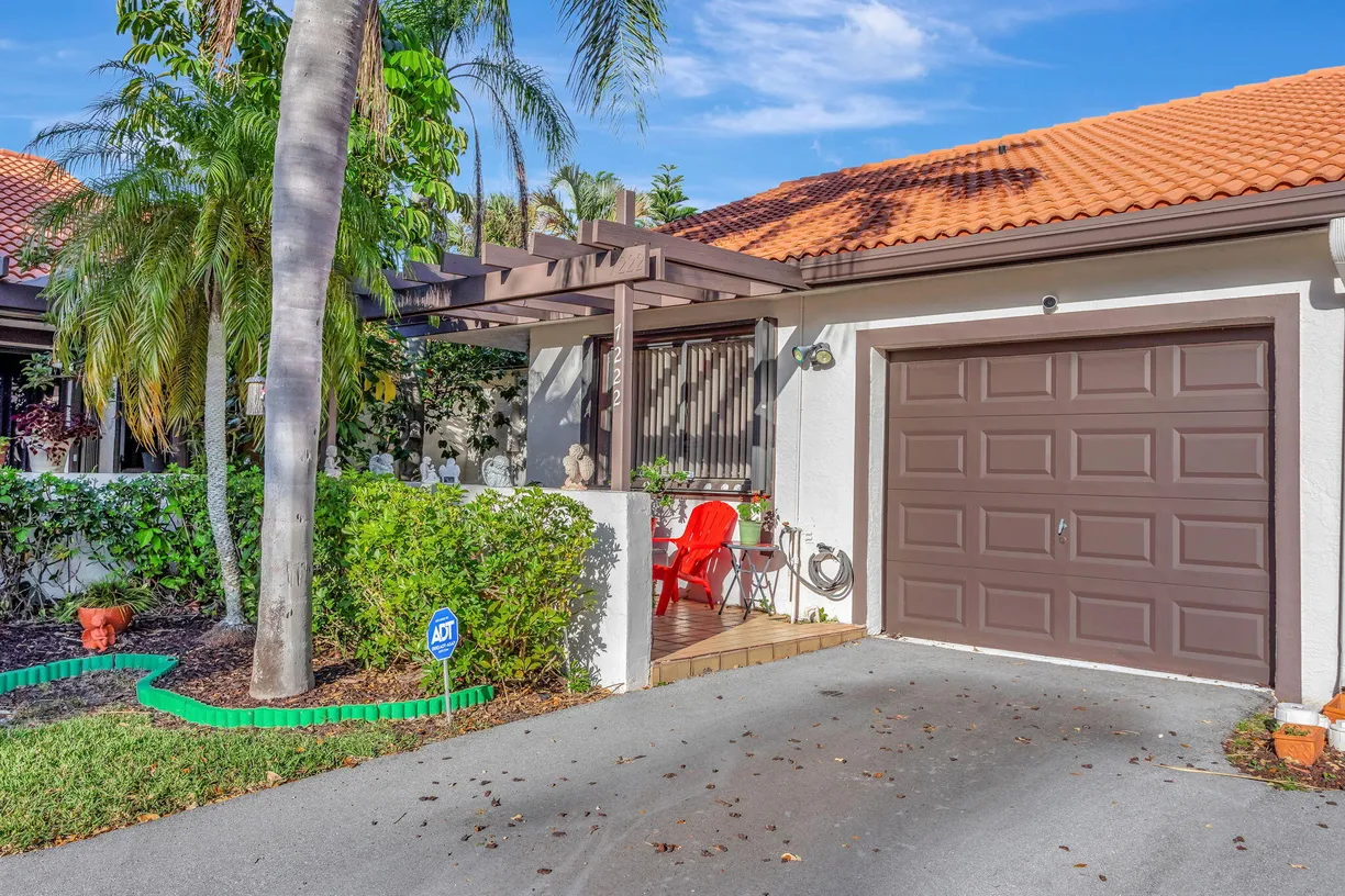 South Florida Real Estate | View 7222 Primrose Lane | 2 Beds, 2 Baths