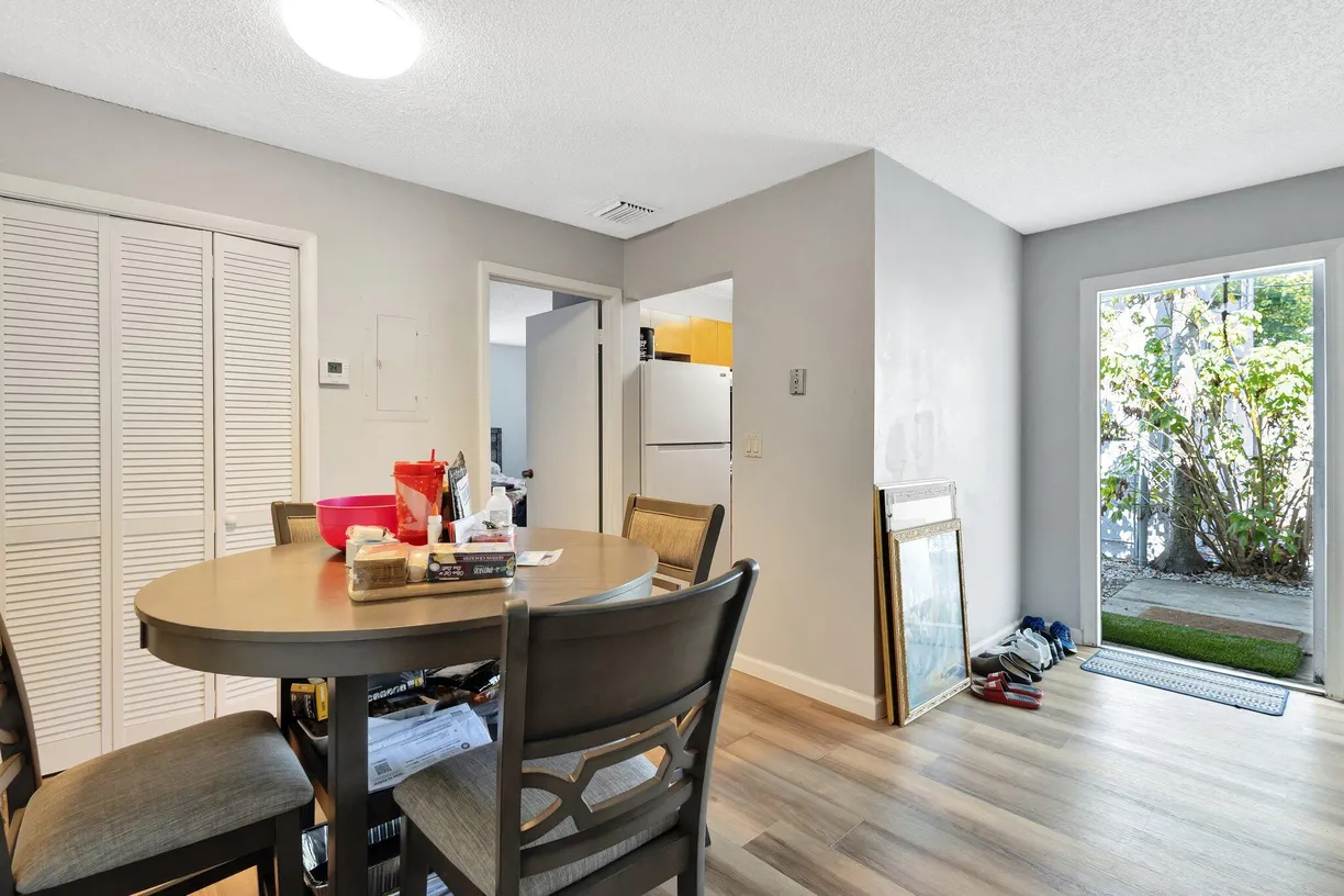 South Florida Real Estate | View 421 S J Street | Listing