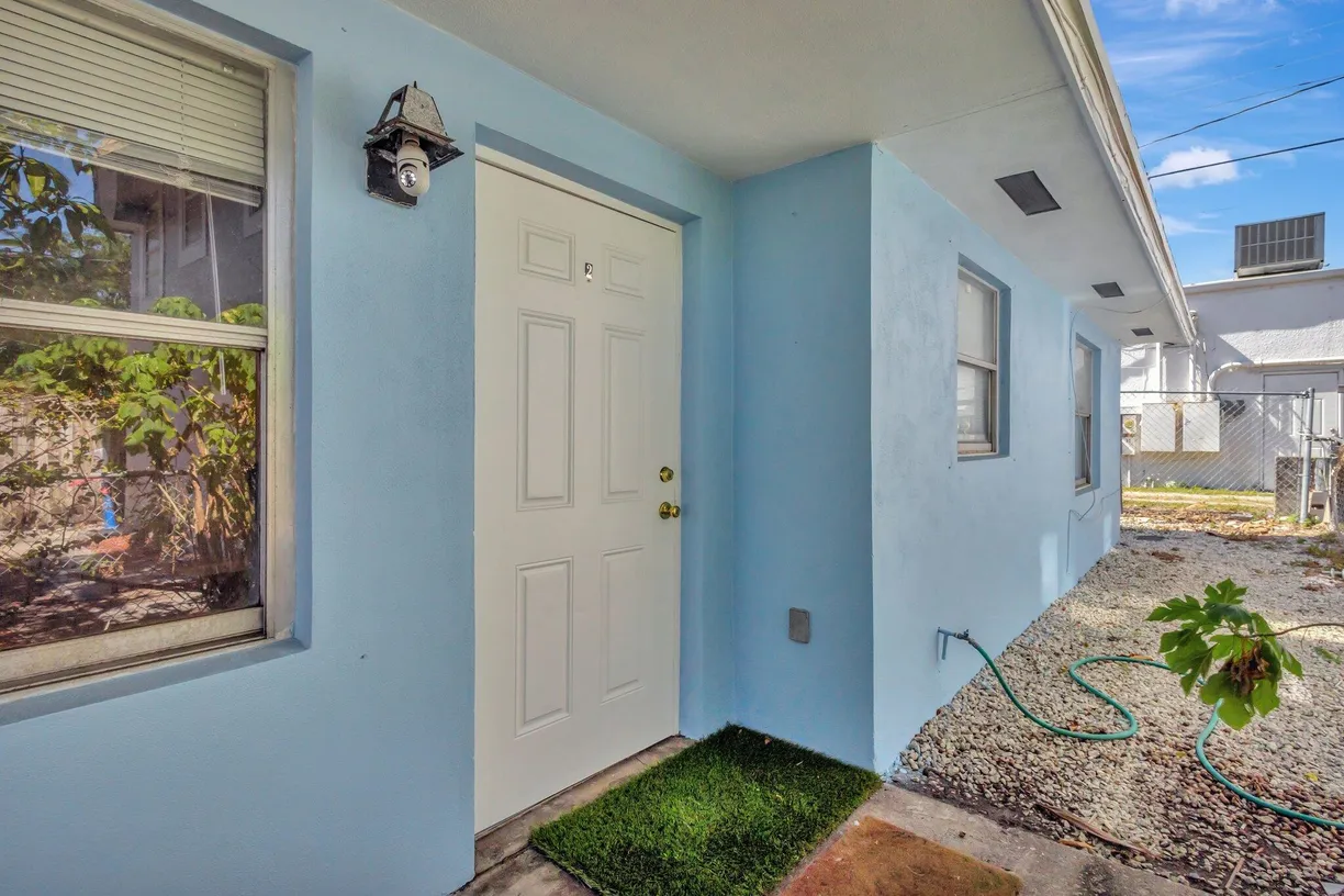 South Florida Real Estate | View 421 S J Street | Listing