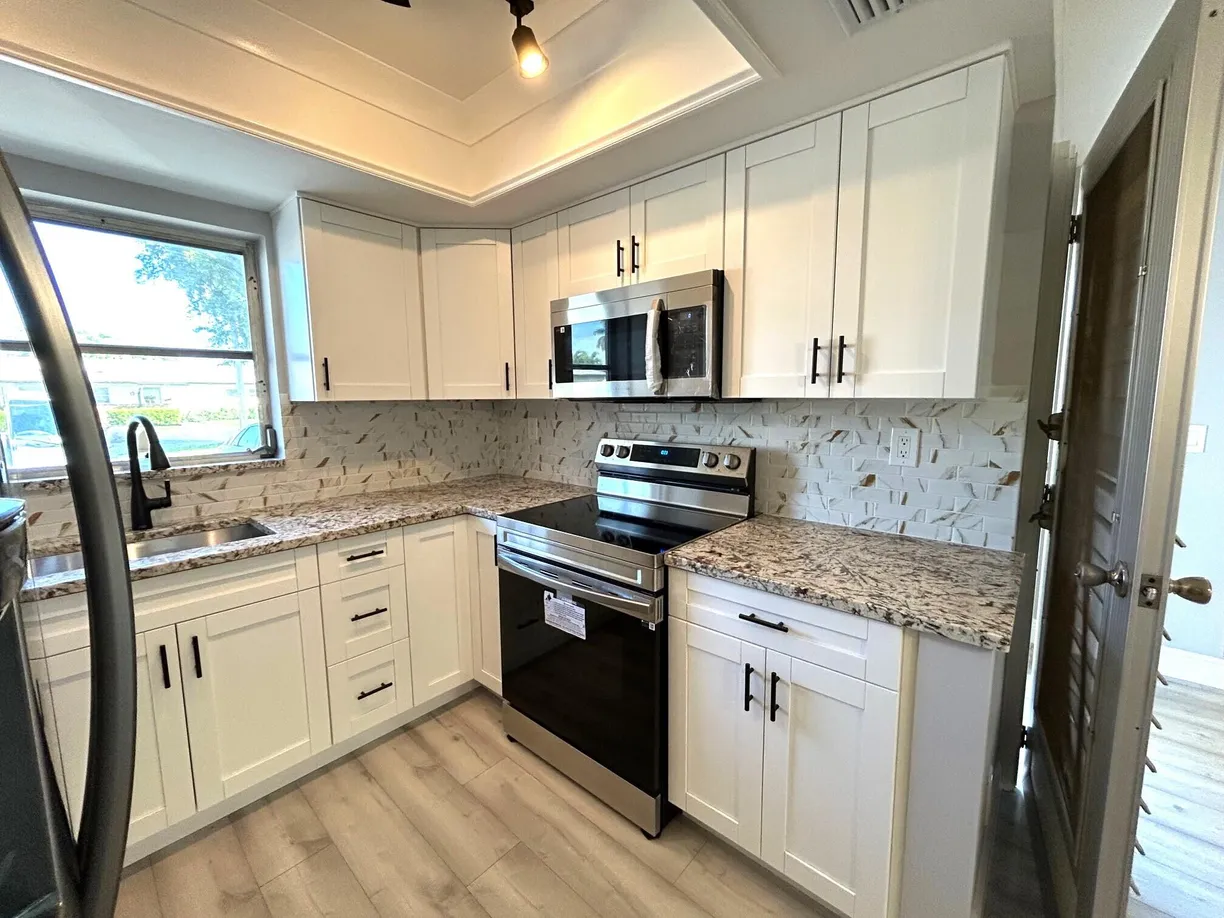South Florida Real Estate | View 2810 Ashley Drive, D | 1 Bed, 1 Bath